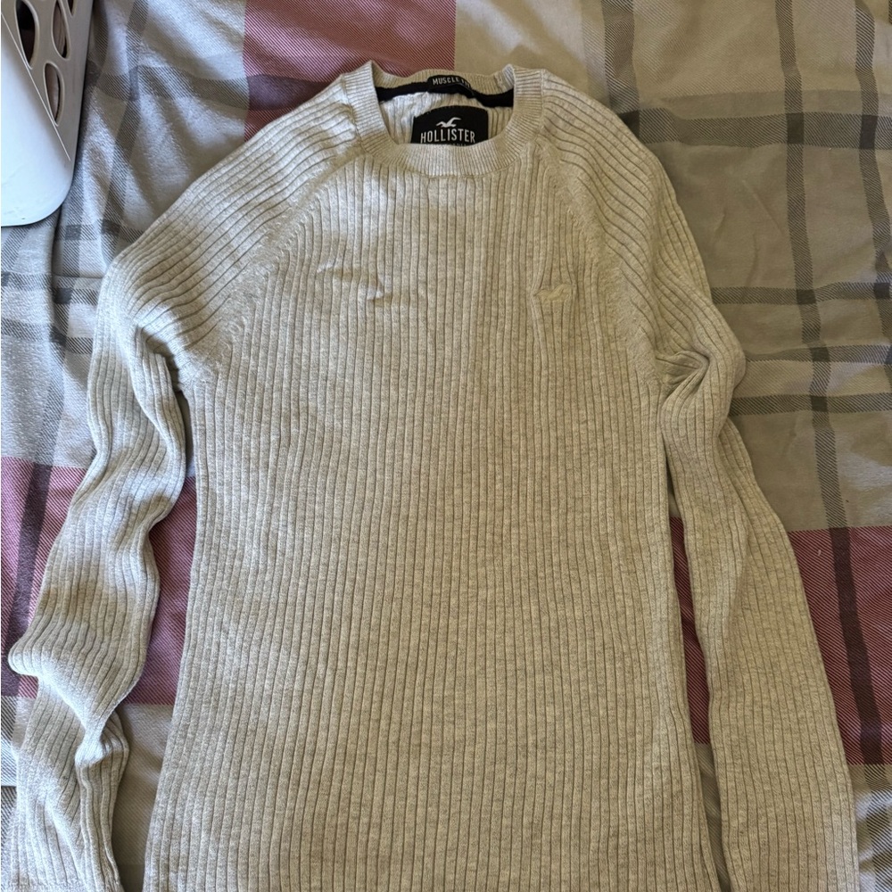 Hollister, muscle fit, long sleeve